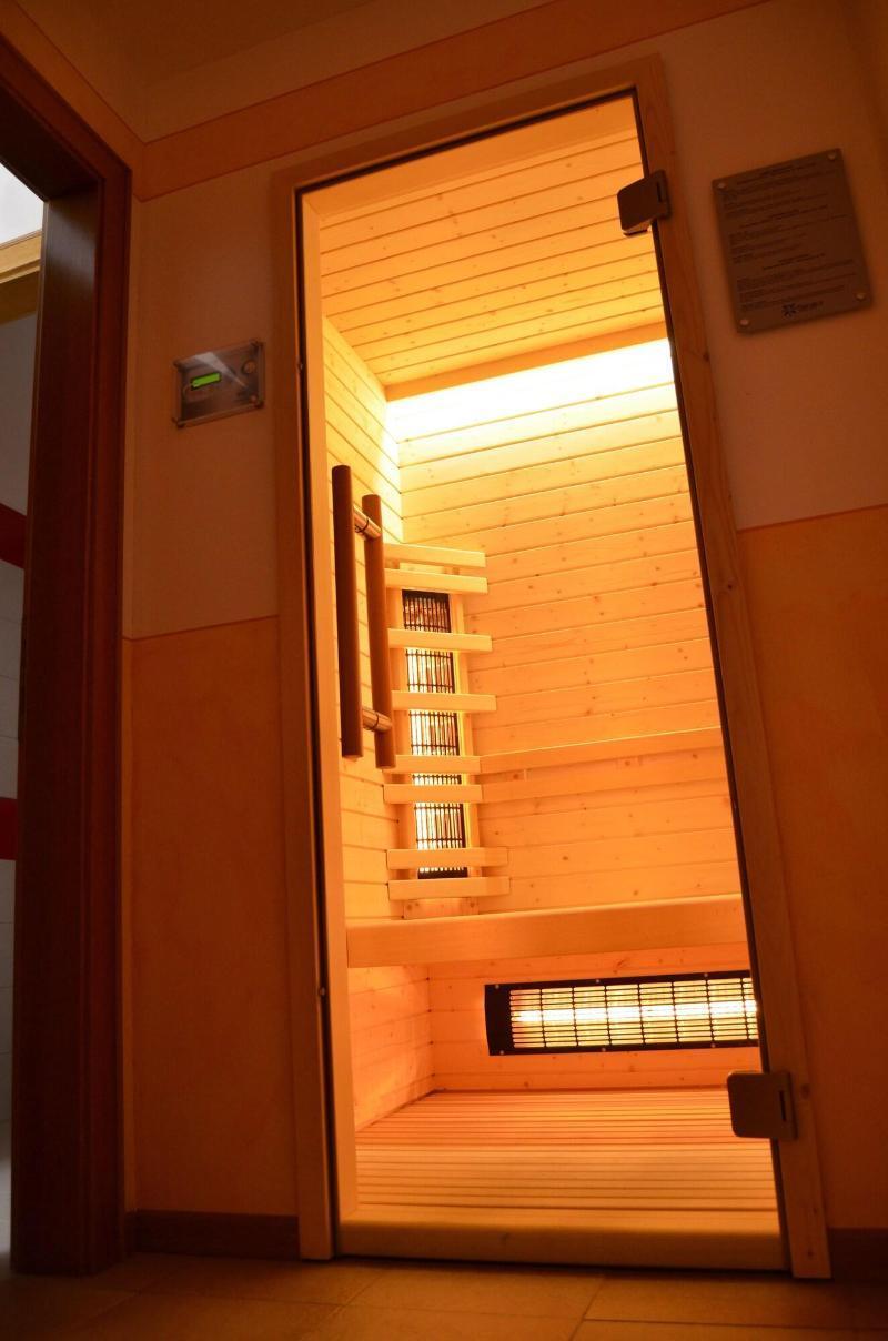 Hotel Ladina กัมปีเตลโลดีฟัสซา ภายนอก รูปภาพ