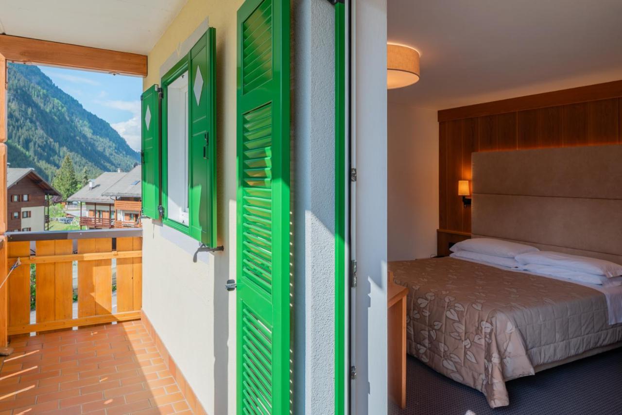 Hotel Ladina กัมปีเตลโลดีฟัสซา ภายนอก รูปภาพ