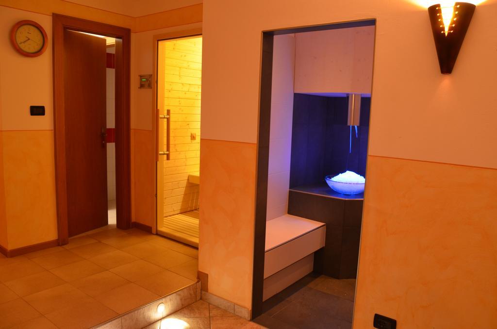 Hotel Ladina กัมปีเตลโลดีฟัสซา ภายนอก รูปภาพ