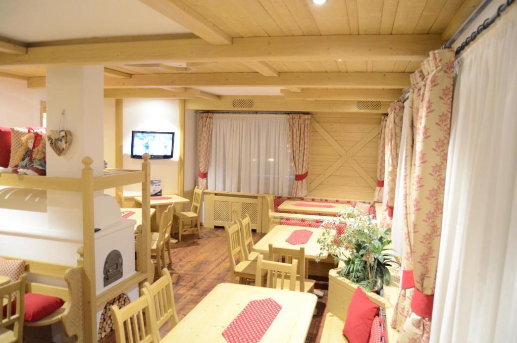 Hotel Ladina กัมปีเตลโลดีฟัสซา ภายนอก รูปภาพ