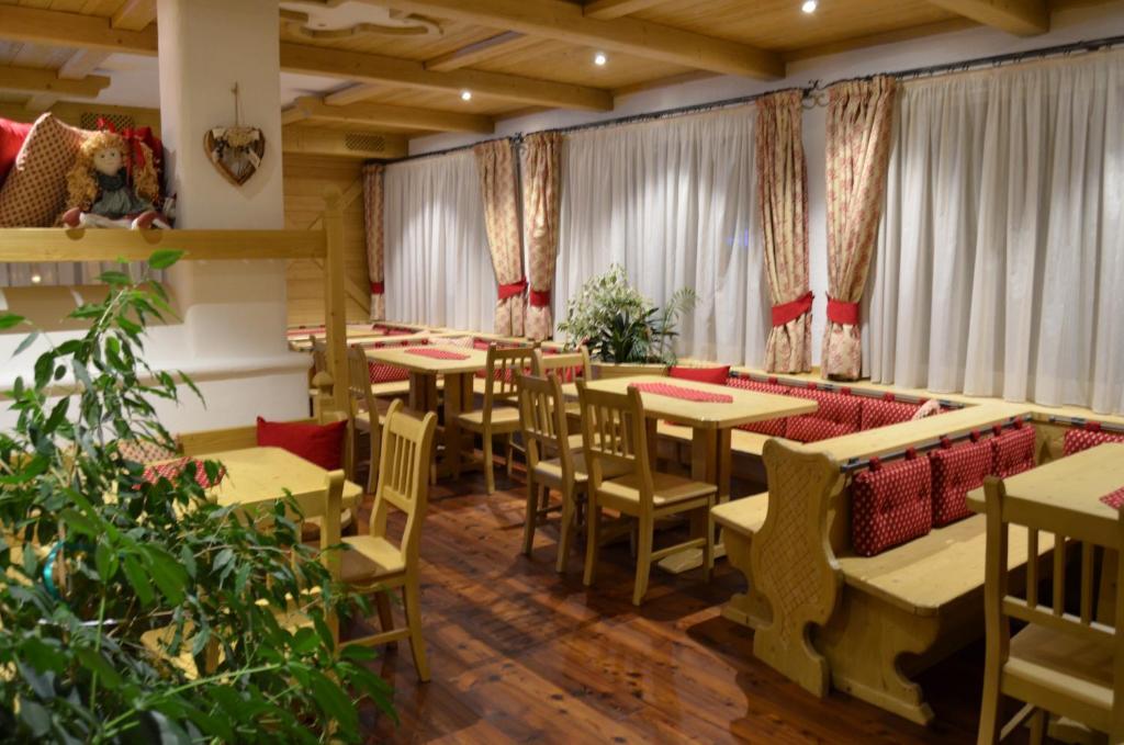 Hotel Ladina กัมปีเตลโลดีฟัสซา ภายนอก รูปภาพ