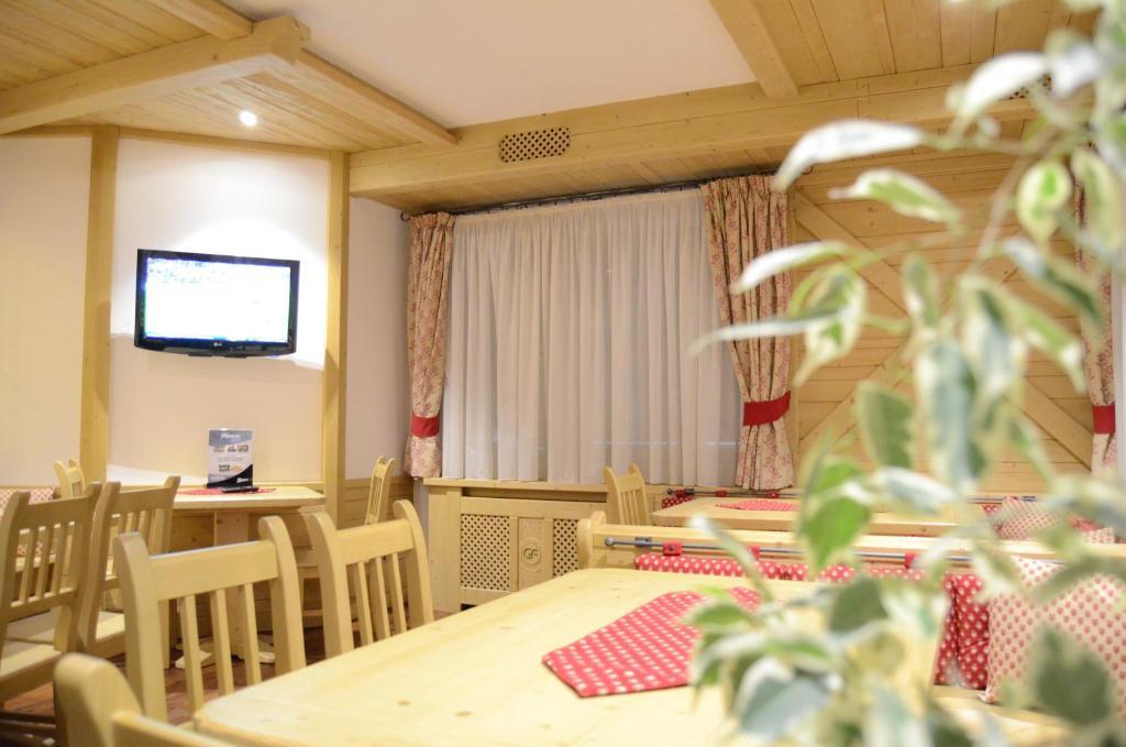 Hotel Ladina กัมปีเตลโลดีฟัสซา ภายนอก รูปภาพ