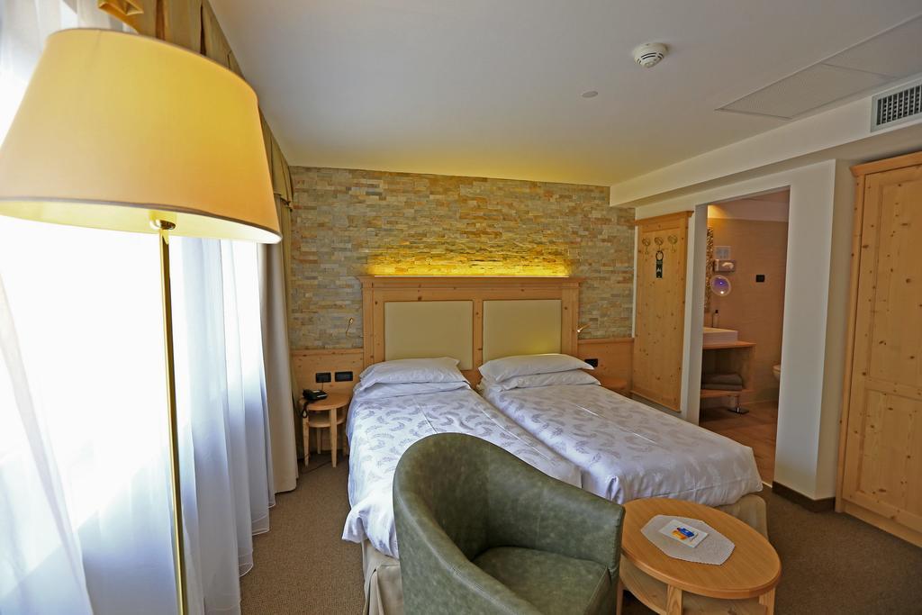 Hotel Ladina กัมปีเตลโลดีฟัสซา ห้อง รูปภาพ